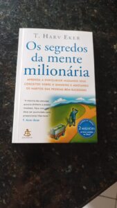 Livro "Os segredos da mente milionária"